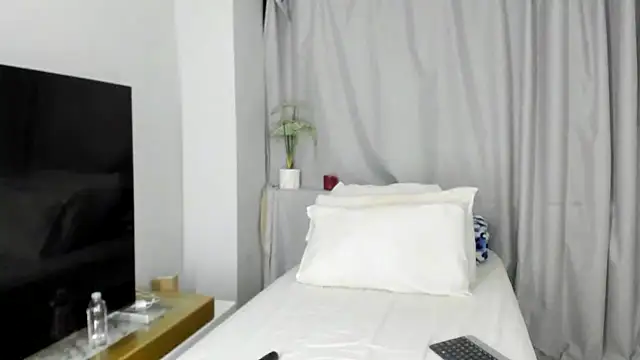 ConnieSmall24 online show from November 29, 11:05 pm