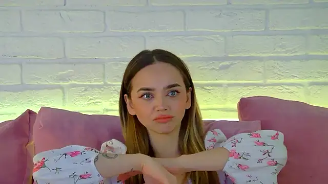 Snapshot of AnitaVenture chatting on February 20, 4:53 am AnitaVenture online show from February 20, 4:53 am