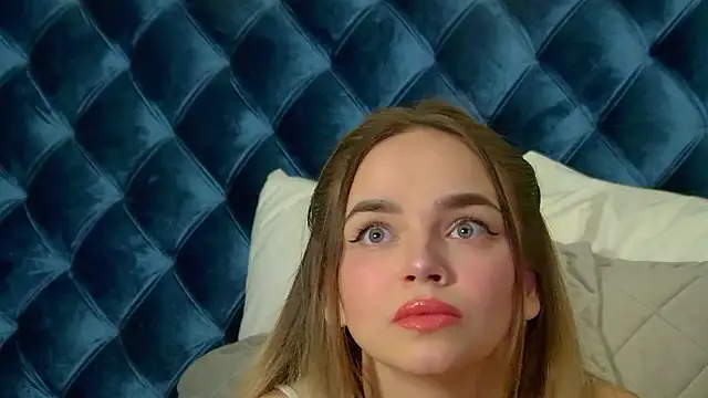 Snapshot of AnitaVenture chatting on February 1, 4:22 am AnitaVenture online show from February 1, 4:22 am