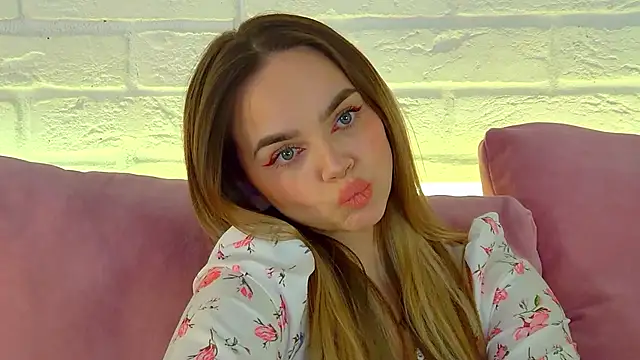 Snapshot of AnitaVenture chatting on February 20, 6:26 am AnitaVenture online show from February 20, 6:26 am