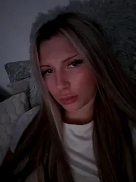 blondeeee online show from December 19, 5:48 pm