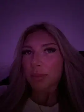 blondeeee online show from April 13, 4:22 pm