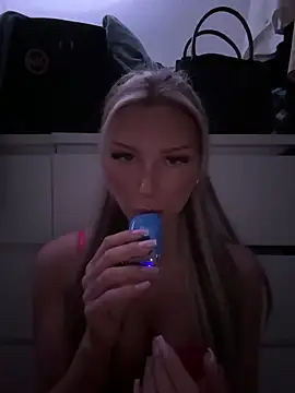 blondeeee online show from March 10, 6:34 pm