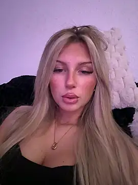 blondeeee online show from April 21, 4:02 pm