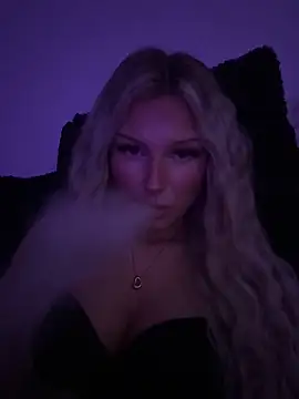 blondeeee online show from April 2, 3:30 pm