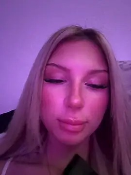 blondeeee online show from April 9, 4:13 pm