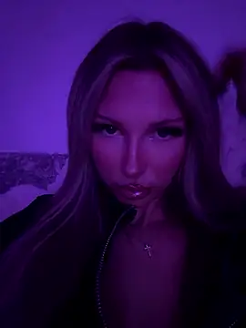 blondeeee online show from January 10, 5:30 pm