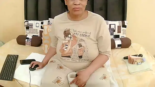 Snapshot of CurvyQueenx2 chatting on June 21, 5:41 pm CurvyQueenx2 online show from June 21, 5:41 pm