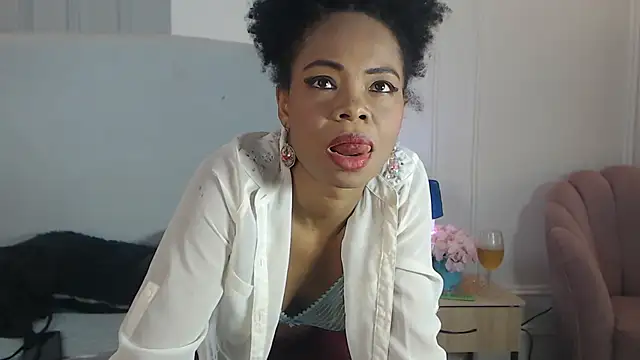 Snapshot of ChantalGarner chatting on June 11, 1:19 pm ChantalGarner online show from June 11, 1:19 pm