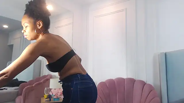 Snapshot of ChantalGarner chatting on February 25, 1:22 pm ChantalGarner online show from February 25, 1:22 pm