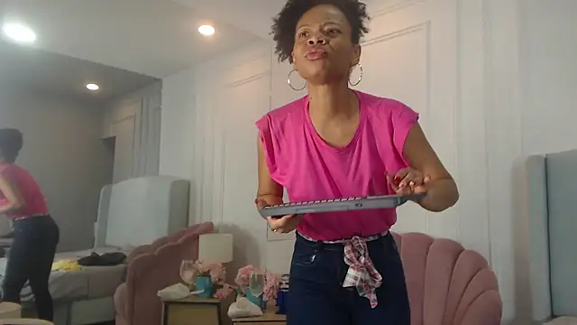 Snapshot of ChantalGarner chatting on February 18, 1:29 pm ChantalGarner online show from February 18, 1:29 pm