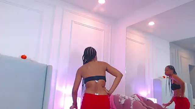 ChantalGarner online show from November 4, 1:15 pm