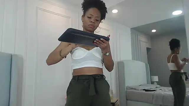 ChantalGarner online show from December 18, 1:15 pm