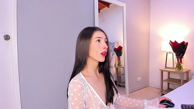 yen lo  online show from November 18, 12:30 pm