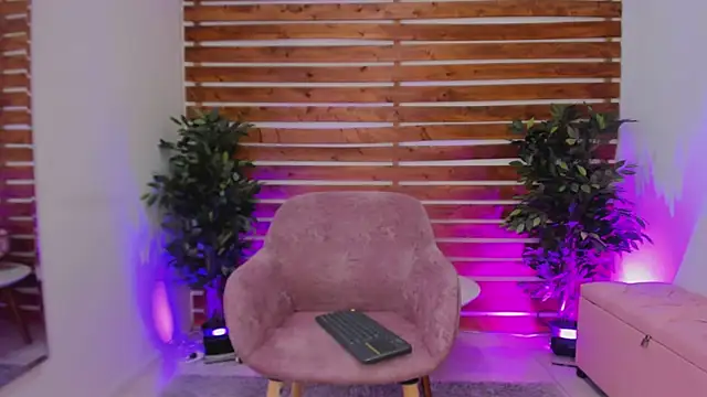 yen lo  online show from February 22, 1:13 pm