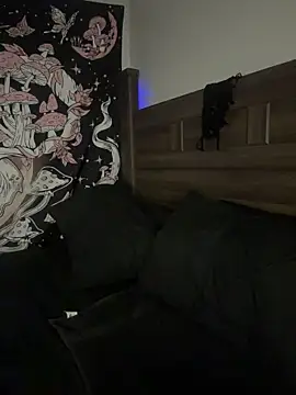 NeliaHexxen online show from December 18, 1:11 am