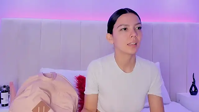 Snapshot of celestebellmont chatting on December 4, 2:27 pm celestebellmont online show from December 4, 2:27 pm