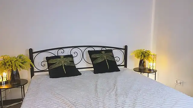 KariDollar online show from April 21, 1:42 am