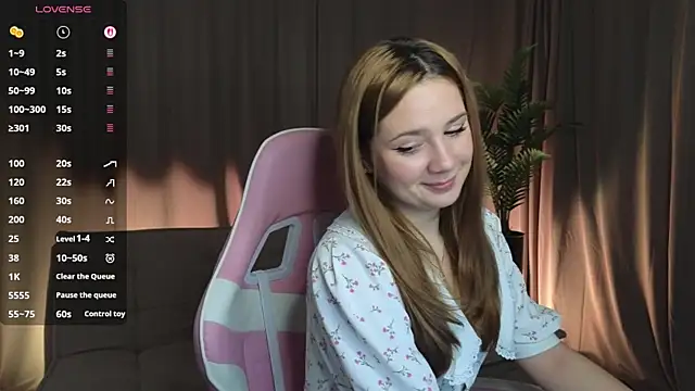 KariDollar online show from April 6, 8:32 pm