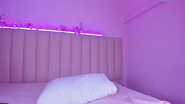 theladymonserrateshow online show from April 16, 9:39 pm