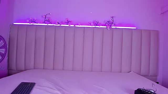 theladymonserrateshow online show from April 16, 7:47 pm