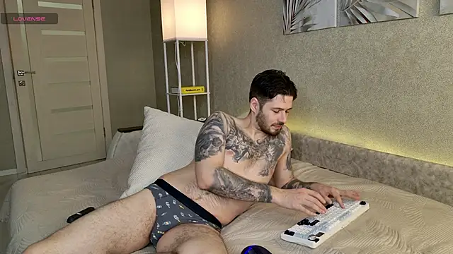 coupleeyess online show from April 4, 10:00 am