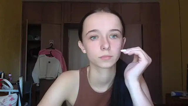 Snapshot of Emilia_Light chatting on October 5, 7:32 am Emilia Light online show from October 5, 7:32 am