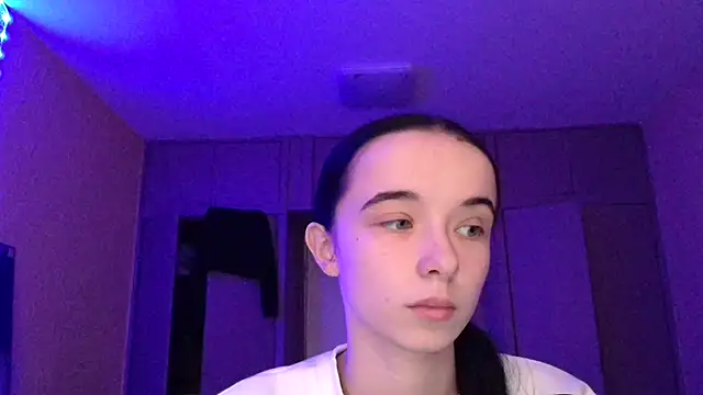 Emilia Light online show from November 21, 6:23 am