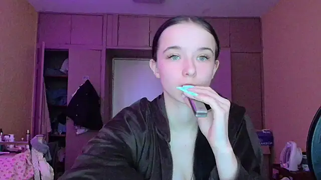 Emilia Light online show from April 6, 6:25 am