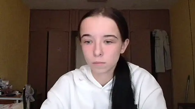 Snapshot of Emilia_Light chatting on October 21, 7:19 am Emilia Light online show from October 21, 7:19 am