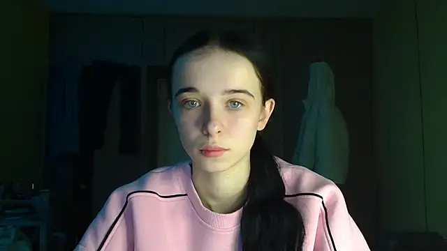 Emilia Light online show from December 19, 7:00 am