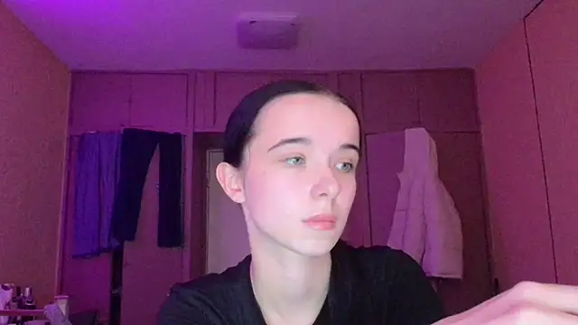 Emilia Light online show from December 18, 9:25 am