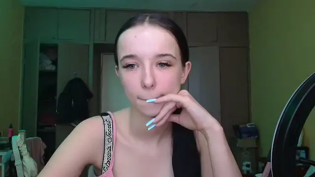 Emilia Light online show from April 19, 8:15 am