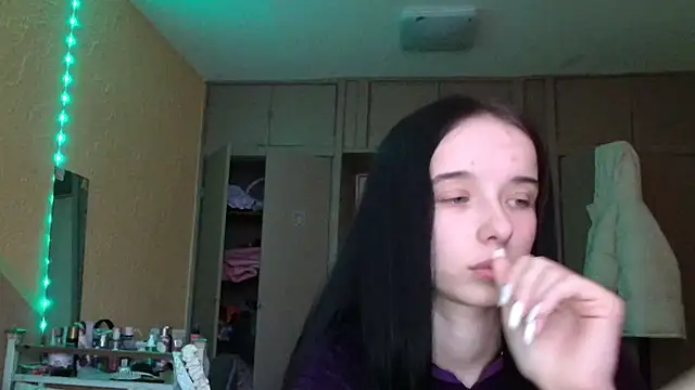 Emilia Light online show from January 17, 1:04 pm