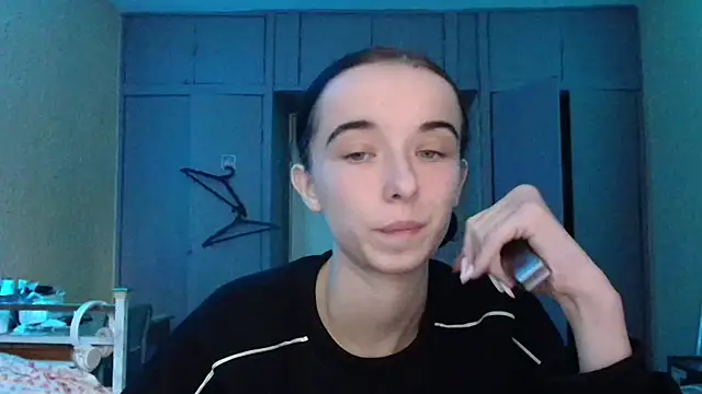 Snapshot of Emilia_Light chatting on October 17, 8:39 am Emilia Light online show from October 17, 8:39 am