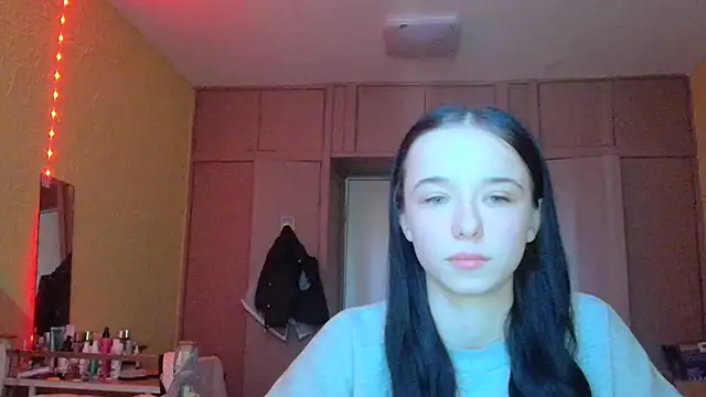 Emilia Light online show from April 15, 5:46 am