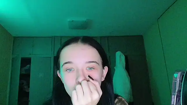 Emilia Light online show from December 5, 7:07 am