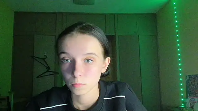 Snapshot of Emilia_Light chatting on October 11, 6:53 pm Emilia Light online show from October 11, 6:53 pm