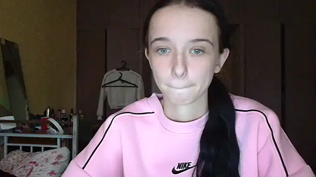 Snapshot of Emilia_Light chatting on October 7, 6:14 am Emilia Light online show from October 7, 6:14 am