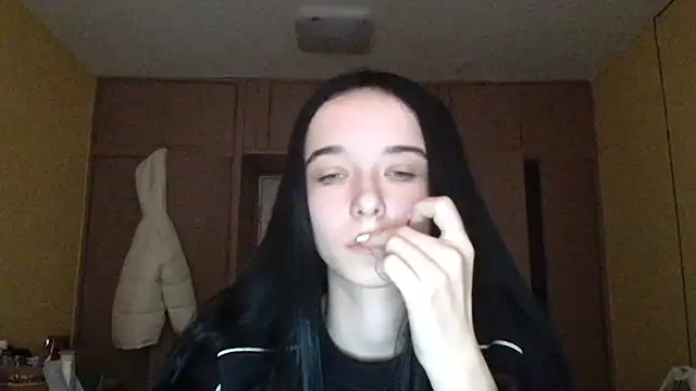 Emilia Light online show from November 4, 6:50 am