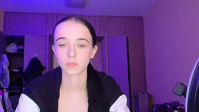 Emilia Light online show from March 13, 7:24 am