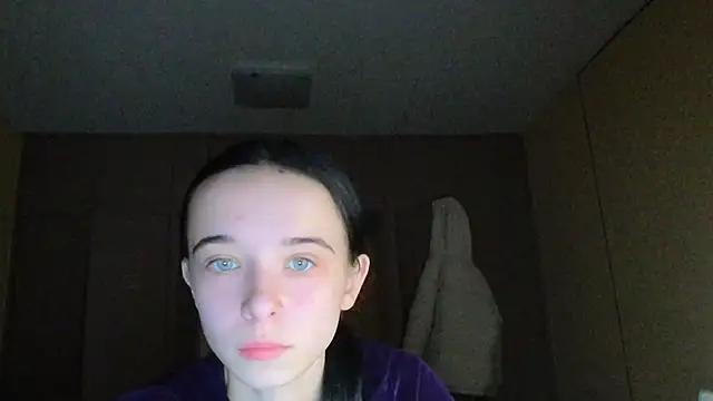 Emilia Light online show from November 10, 6:07 am