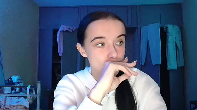 Snapshot of Emilia_Light chatting on October 19, 9:45 am Emilia Light online show from October 19, 9:45 am