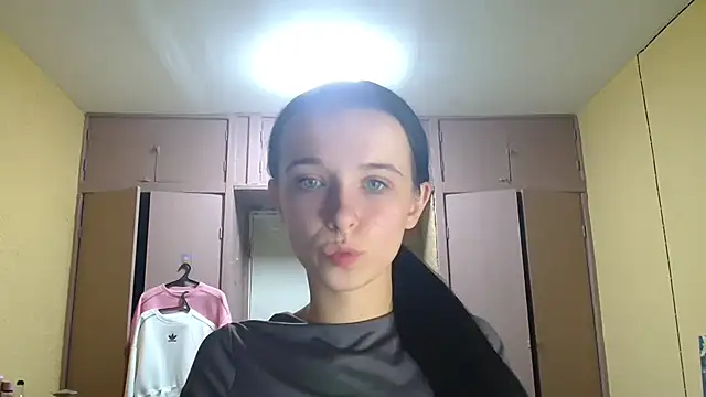 Snapshot of Emilia_Light chatting on October 4, 6:42 pm Emilia Light online show from October 4, 6:42 pm