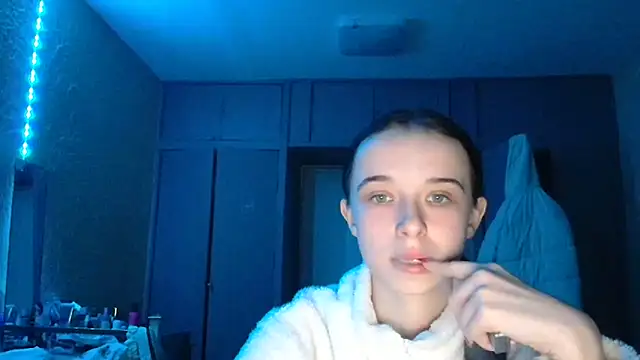 Emilia Light online show from February 12, 5:45 pm