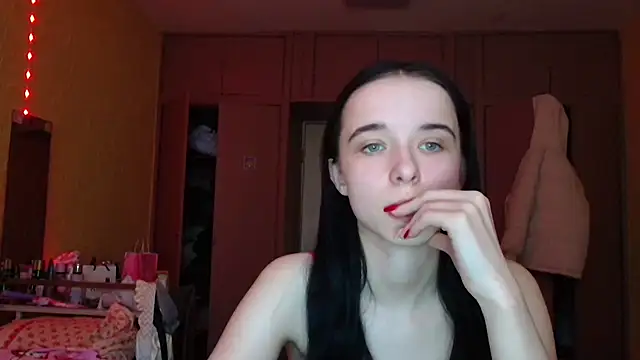 Emilia Light online show from March 1, 8:58 am