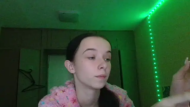 Snapshot of Emilia_Light chatting on October 10, 6:58 am Emilia Light online show from October 10, 6:58 am