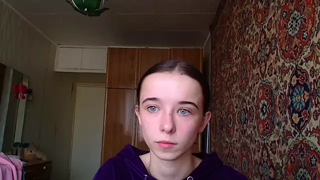 Snapshot of Emilia_Light chatting on October 25, 8:13 am Emilia Light online show from October 25, 8:13 am
