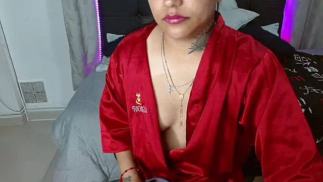 Snapshot of Sharit_latina777 chatting on October 7, 3:18 am Sharit latina777 online show from October 7, 3:18 am