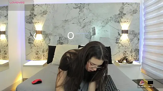 ZOE LE online show from March 11, 11:48 am